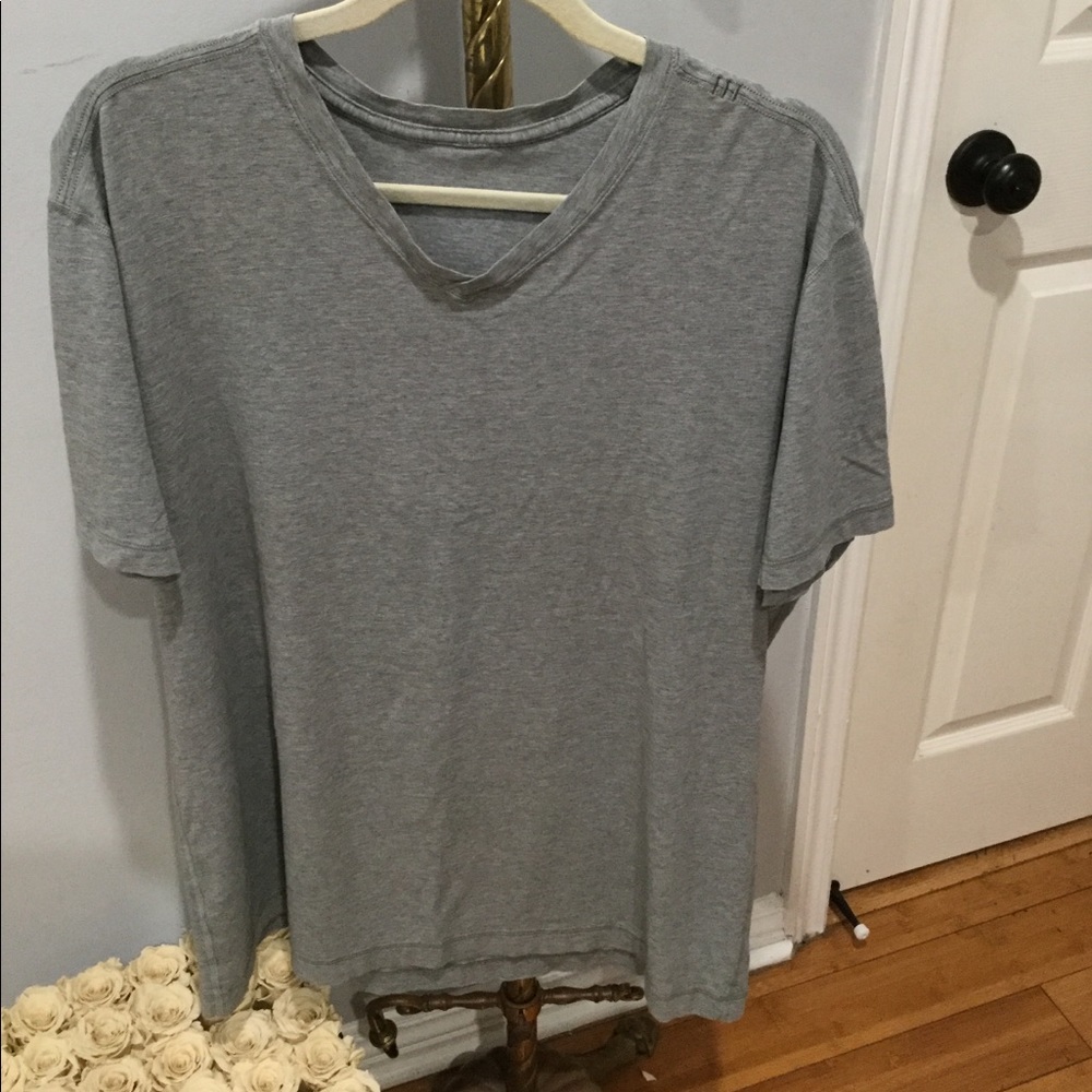 LULULEMON T shirt size long 29”wide 22”G condition
